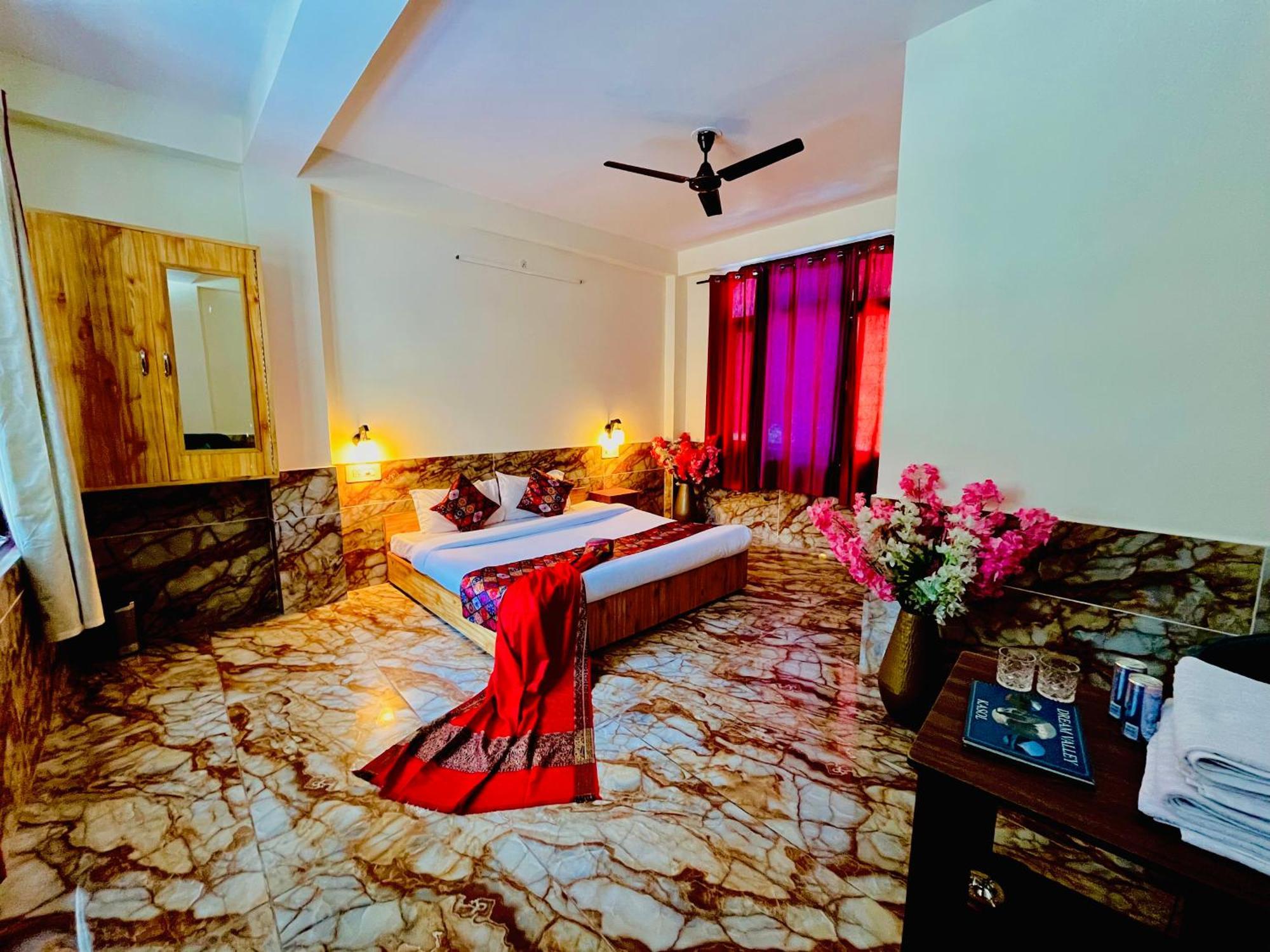 Hotel Brownie River View Kasol Buitenkant foto